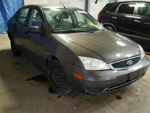 1FAFP34N55W263513 - 2005 FORD FOCUS ZX4 GRAY photo 1