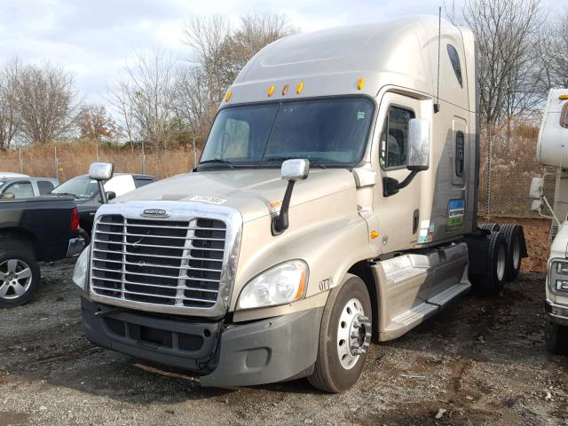 1FUJGLBG1CSBN5902 - 2012 FREIGHTLINER CASCADIA 1 BEIGE photo 2