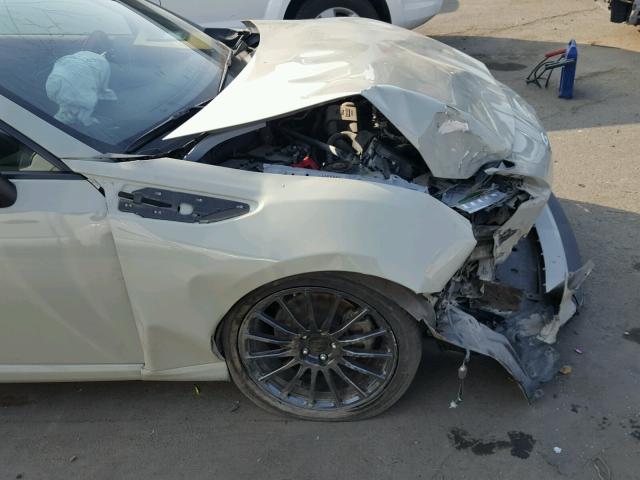 JF1ZNAA1XG8706870 - 2016 TOYOTA SCION FR-S WHITE photo 9
