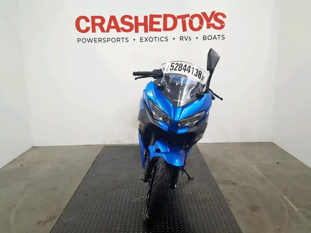 JKAEXKH15JDA08242 - 2018 KAWASAKI EX400 BLUE photo 2