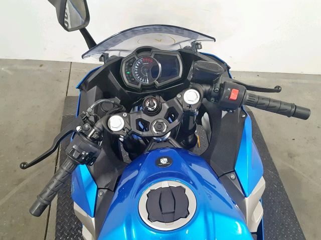 JKAEXKH15JDA08242 - 2018 KAWASAKI EX400 BLUE photo 8