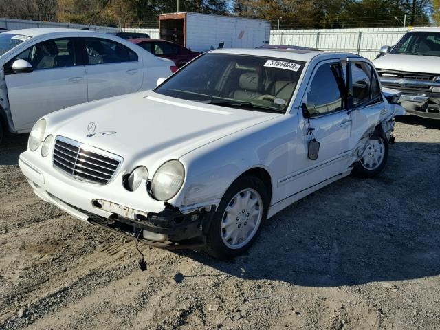 WDBJF65J7YB084887 - 2000 MERCEDES-BENZ E 320 WHITE photo 2