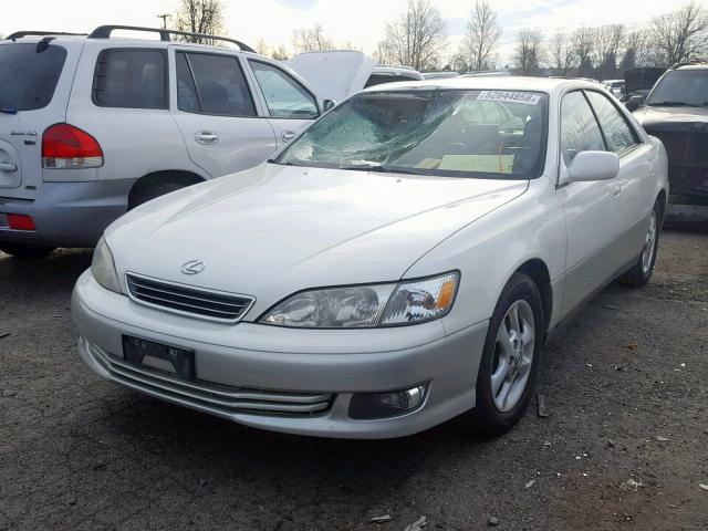 JT8BF28G4Y5077794 - 2000 LEXUS ES 300 WHITE photo 2