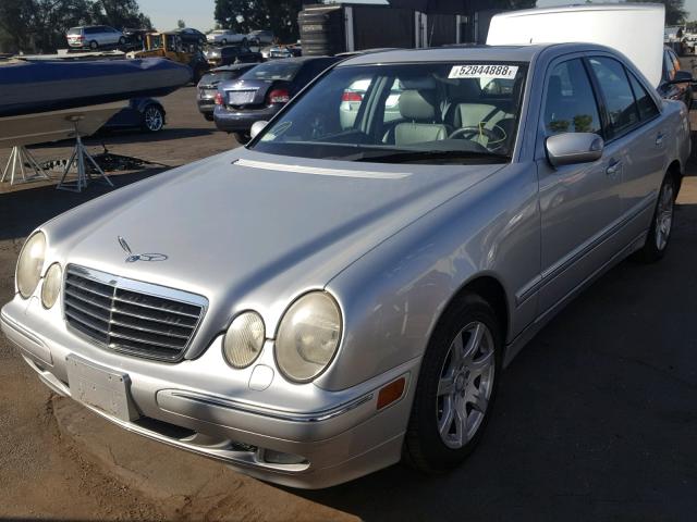 WDBJF65J31B170963 - 2001 MERCEDES-BENZ E 320 GRAY photo 2