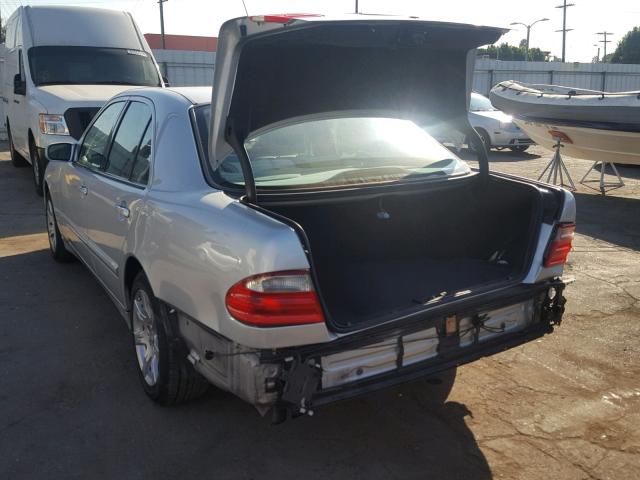 WDBJF65J31B170963 - 2001 MERCEDES-BENZ E 320 GRAY photo 3