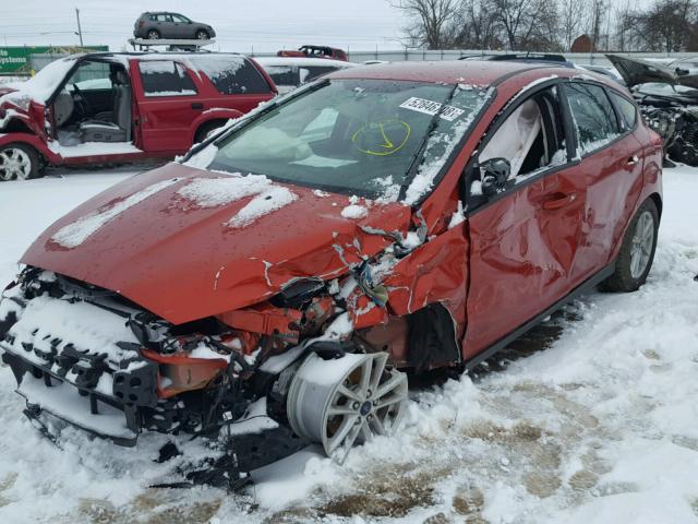 1FADP3K28JL268555 - 2018 FORD FOCUS SE ORANGE photo 2