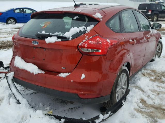 1FADP3K28JL268555 - 2018 FORD FOCUS SE ORANGE photo 4