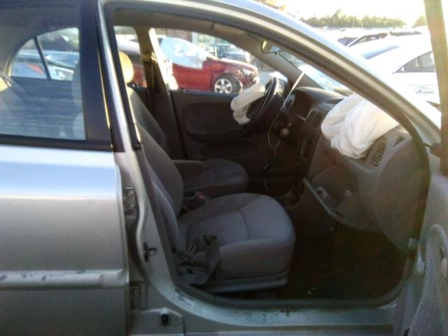 KNADC123226126928 - 2002 KIA RIO SILVER photo 5