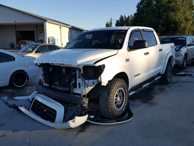 5TFDW54159X085969 - 2009 TOYOTA TUNDRA CRE WHITE photo 2