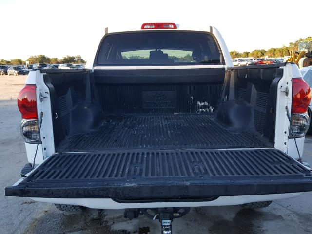 5TFDW54159X085969 - 2009 TOYOTA TUNDRA CRE WHITE photo 9