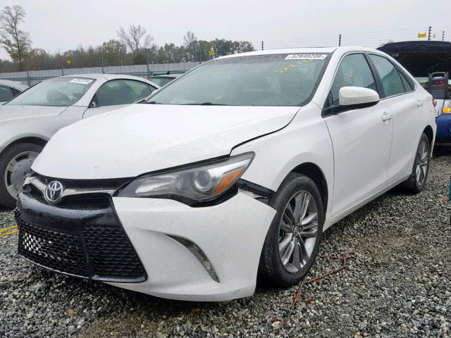 4T1BF1FK1HU277004 - 2017 TOYOTA CAMRY LE WHITE photo 2