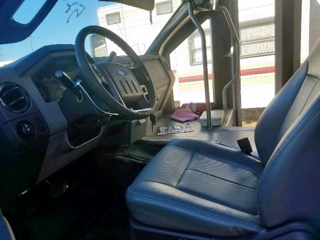 1FDAF5GY5CEB45209 - 2012 FORD F550 SUPER WHITE photo 5