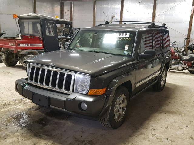 1J8HG58256C338480 - 2006 JEEP COMMANDER GRAY photo 2