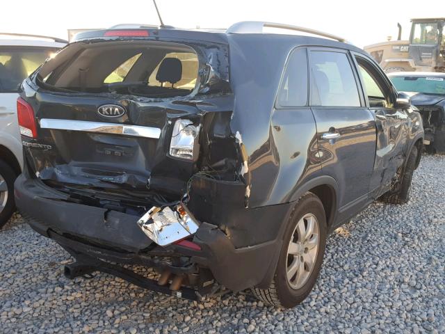 5XYKT4A22DG365366 - 2013 KIA SORENTO LX CHARCOAL photo 4