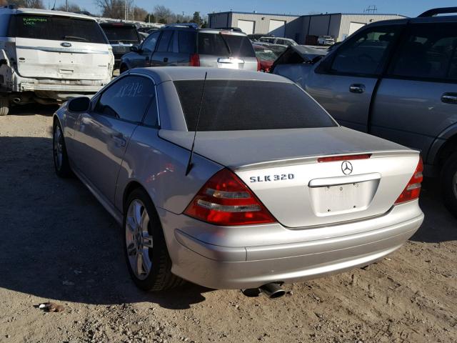 WDBKK65F34F299701 - 2004 MERCEDES-BENZ SLK 320 SILVER photo 3