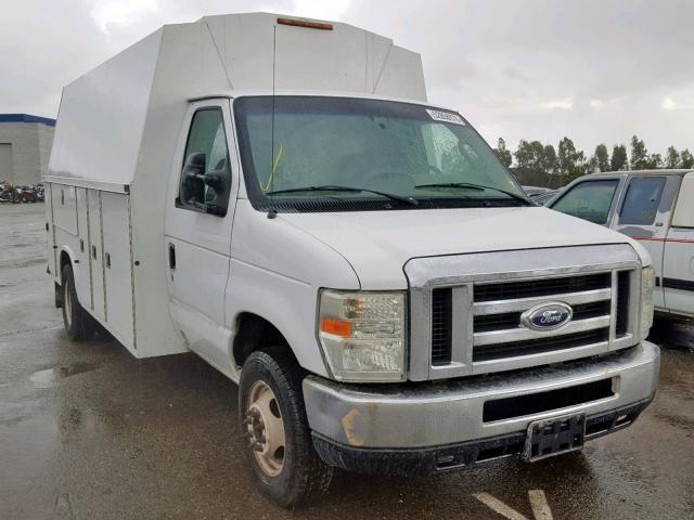 1FDXE45S08DB38249 - 2008 FORD E450 S/DUT WHITE photo 1