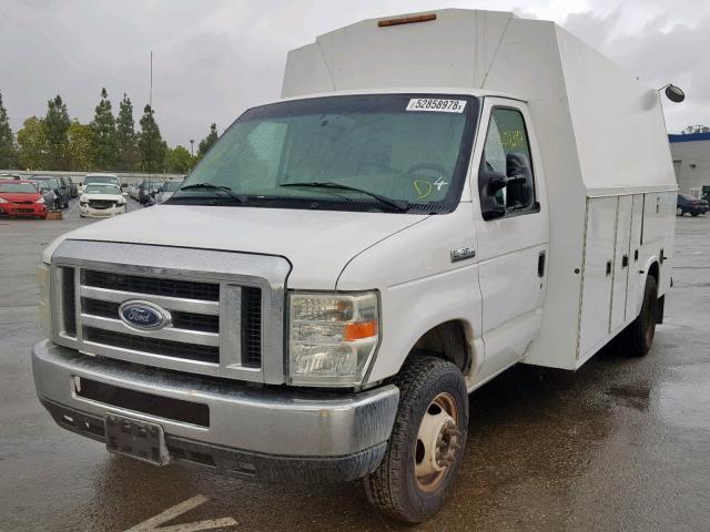 1FDXE45S08DB38249 - 2008 FORD E450 S/DUT WHITE photo 2