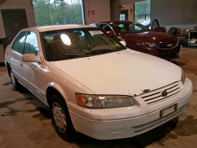 4T1BG22K2WU199645 - 1998 TOYOTA CAMRY CE WHITE photo 1