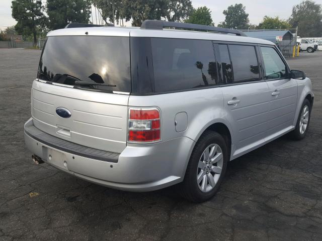 2FMDK51C19BA18578 - 2009 FORD FLEX SE SILVER photo 4