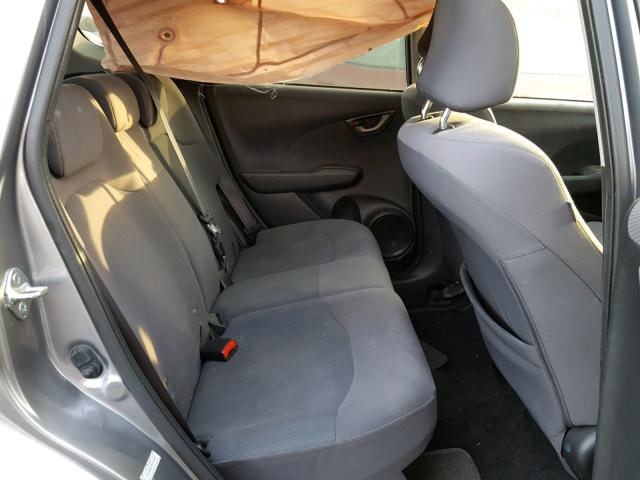 JHMGE88279S016040 - 2009 HONDA FIT GRAY photo 6