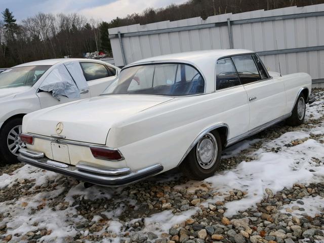 1110211055037 - 1964 MERCEDES-BENZ 220 SE WHITE photo 4