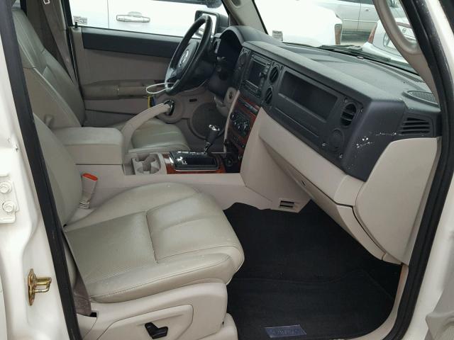 1J8HG58P87C552988 - 2007 JEEP COMMANDER WHITE photo 5