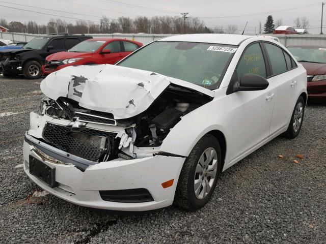 1G1PA5SG1D7111083 - 2013 CHEVROLET CRUZE LS WHITE photo 2