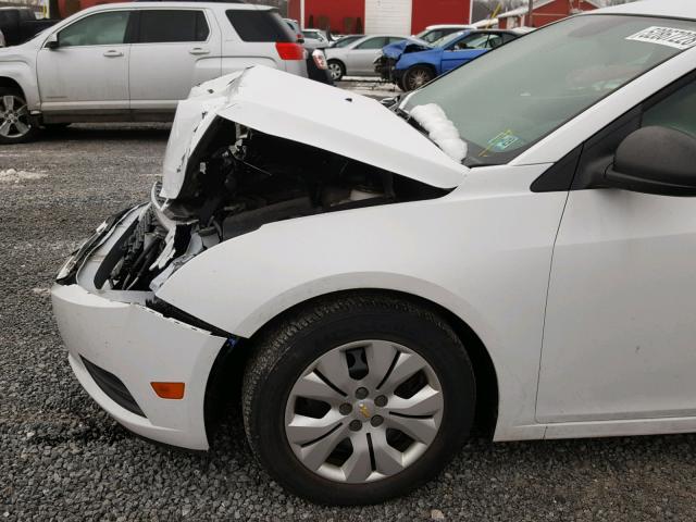 1G1PA5SG1D7111083 - 2013 CHEVROLET CRUZE LS WHITE photo 9