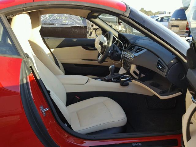 WBALM5C55BE379182 - 2011 BMW Z4 SDRIVE3 Червоний фото 5