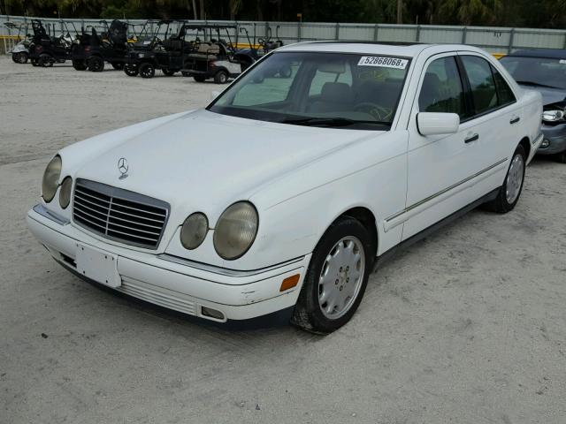 WDBJF25HXXA763076 - 1999 MERCEDES-BENZ E 300TD WHITE photo 2