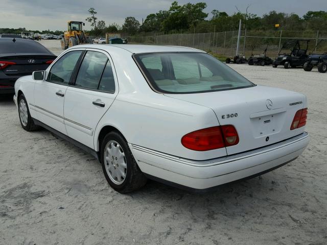 WDBJF25HXXA763076 - 1999 MERCEDES-BENZ E 300TD WHITE photo 3