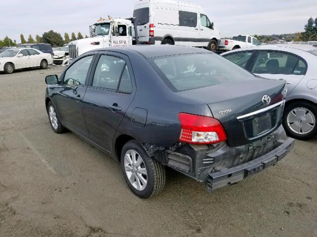 JTDBT903X91312977 - 2009 TOYOTA YARIS GRAY photo 3