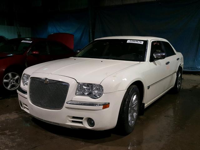 2C3KA63H26H527637 - 2006 CHRYSLER 300C CREAM photo 2