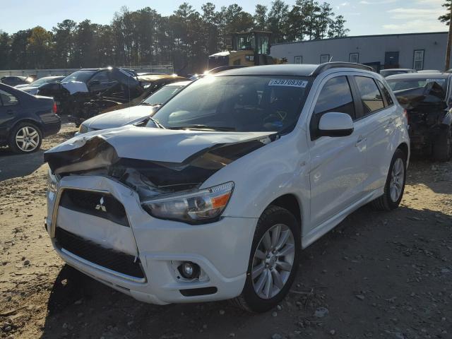 JA4AP4AU4BZ012458 - 2011 MITSUBISHI OUTLANDER WHITE photo 2