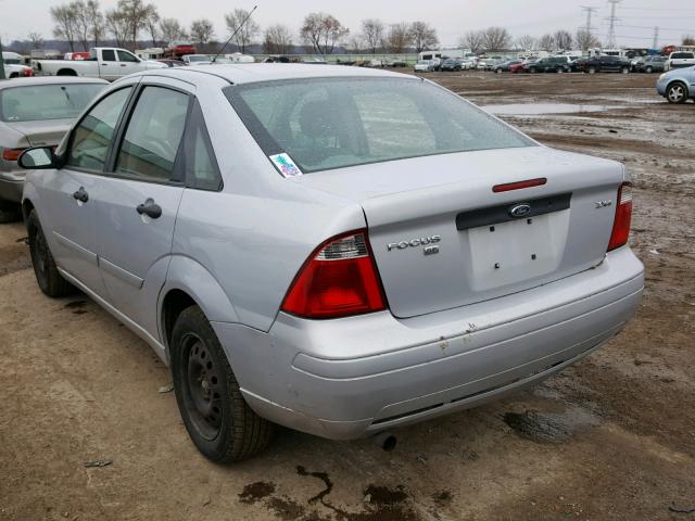 1FAFP34NX5W244746 - 2005 FORD FOCUS ZX4 SILVER photo 3