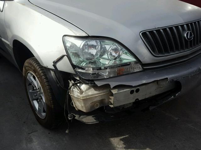 JT6GF10U0X0041879 - 1999 LEXUS RX 300 SILVER photo 9