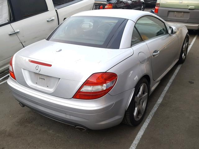 WDBWK56F26F121081 - 2006 MERCEDES-BENZ SLK 350 SILVER photo 4