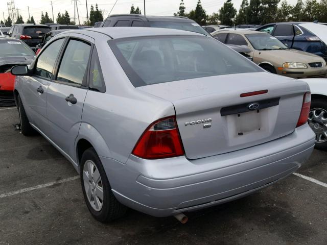 1FAHP34NX7W249621 - 2007 FORD FOCUS ZX4 GRAY photo 3