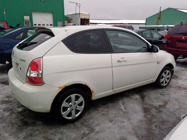 KMHCN35C18U055172 - 2008 HYUNDAI ACCENT BAS WHITE photo 4