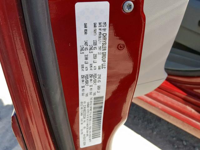 2C4RVABG5CR355300 - 2012 VOLKSWAGEN ROUTAN SE MAROON photo 10