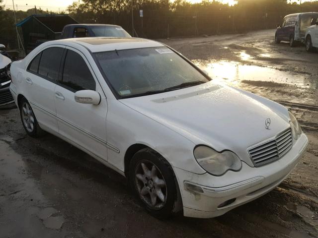 WDBRF61J44E016094 - 2004 MERCEDES-BENZ C 240 WHITE photo 1