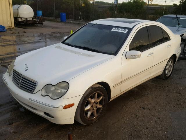 WDBRF61J44E016094 - 2004 MERCEDES-BENZ C 240 WHITE photo 2