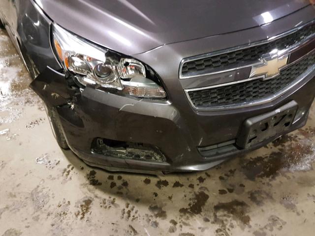1G11C5SA5DF218686 - 2013 CHEVROLET MALIBU 1LT ნაცრისფერი ფოტო 9