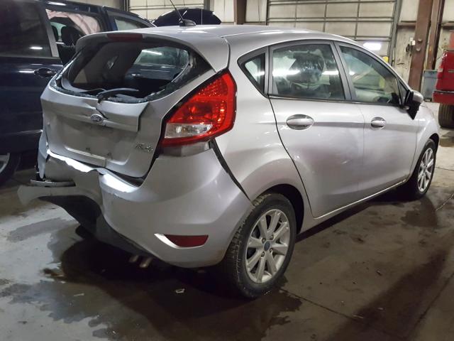 3FADP4EJ2CM140726 - 2012 FORD FIESTA SE SILVER photo 4