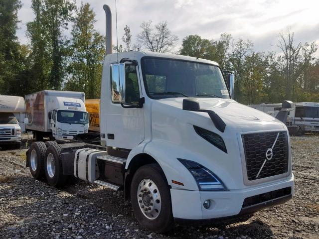 4V4WC9DH4KN217471 - 2019 VOLVO VNR WHITE photo 1