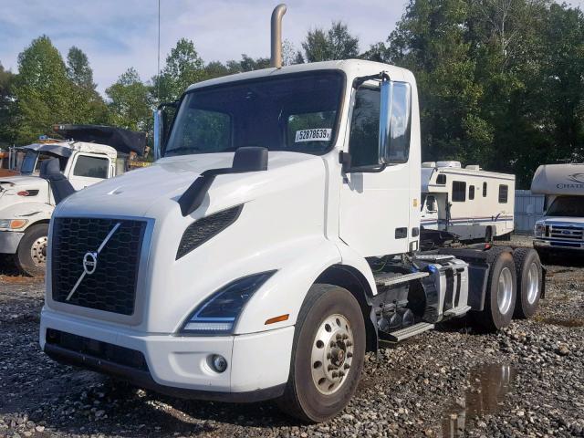 4V4WC9DH4KN217471 - 2019 VOLVO VNR WHITE photo 2