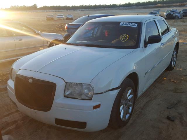 2C3LA43R28H207254 - 2008 CHRYSLER 300 LX WHITE photo 2