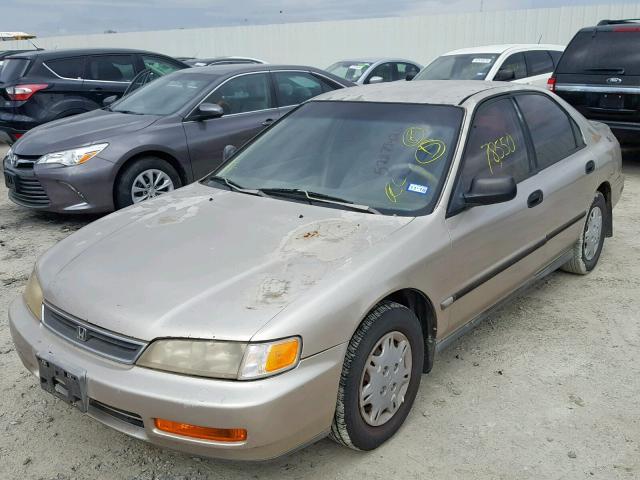 1HGCD5626TA005713 - 1996 HONDA ACCORD DX CREAM photo 2