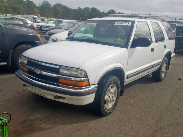 1GNDT13W4X2118203 - 1999 CHEVROLET BLAZER WHITE photo 2