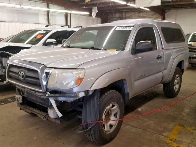 5TENX62N56Z208459 - 2006 TOYOTA TACOMA PRE SILVER photo 2